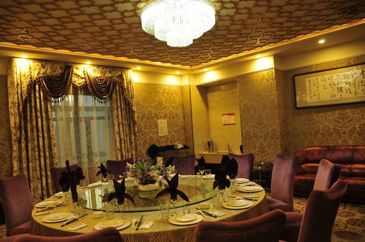 Urumqi Jingu Hotel Exterior photo