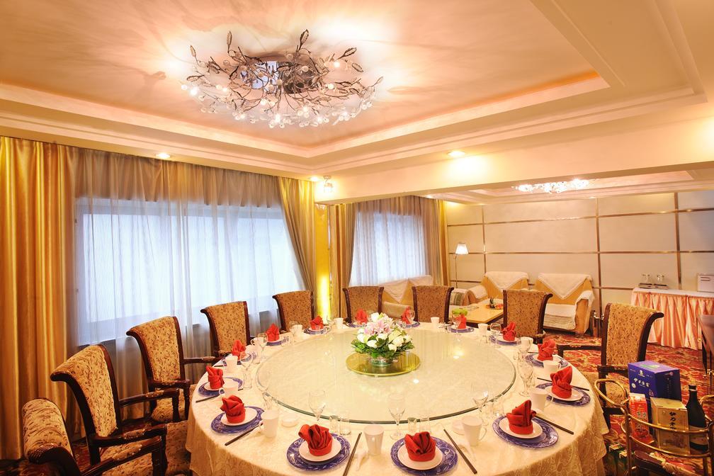 Urumqi Jingu Hotel Exterior photo