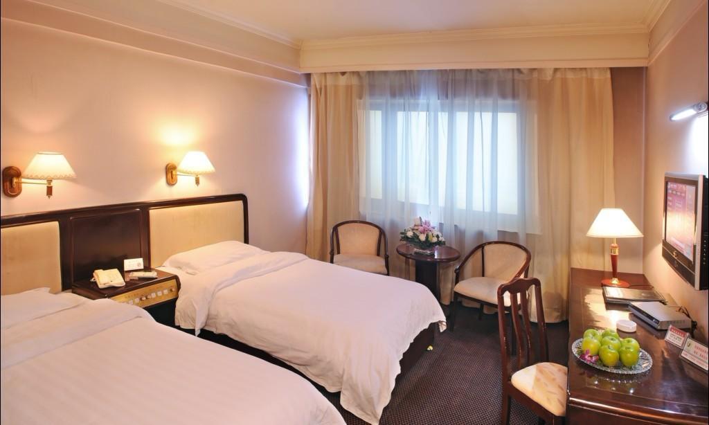 Urumqi Jingu Hotel Exterior photo