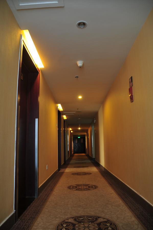 Urumqi Jingu Hotel Exterior photo